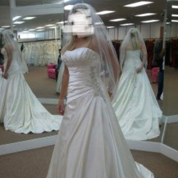 Beautiful sweetheart style wedding dress - Picture 4 of 7